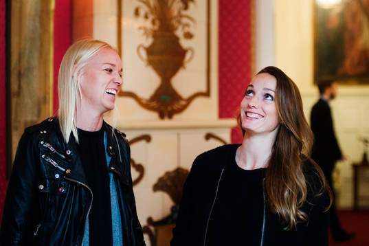 s Caroline Seger och Kosovare Asllani
