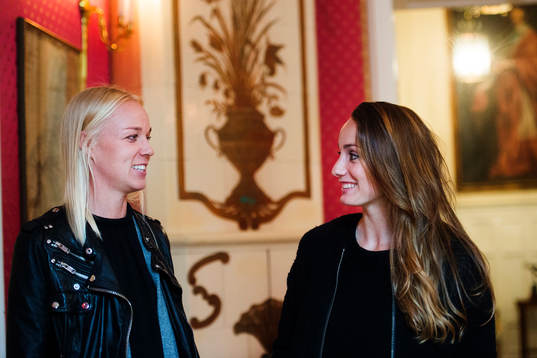 s Caroline Seger och Kosovare Asllani
