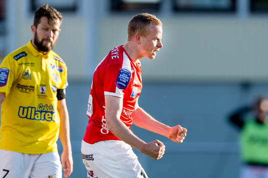 Kalmars Tobias Eriksson jublar