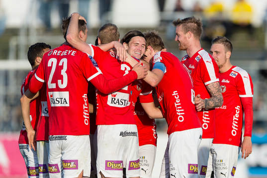 Kalmars Marcus Antonsson i mitten jublar