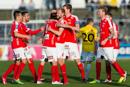 Kalmars Marcus Antonsson jublar med laget