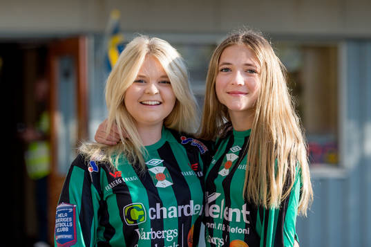 Varbergs supportrar före fotbollsmatchen i Superettan