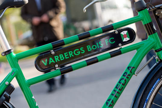 Varbergs Bois cykel före fotbollsmatchen i Superettan