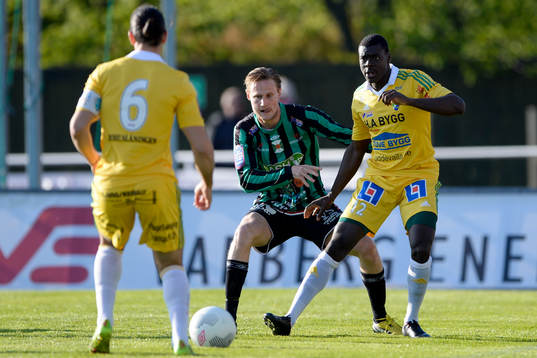 Ljungskiles Ken Sema och Varbergs Anton Tideman