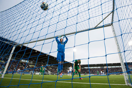 Hammarbys målvakt Johannes Hopf släpper in 1-0 och deppar