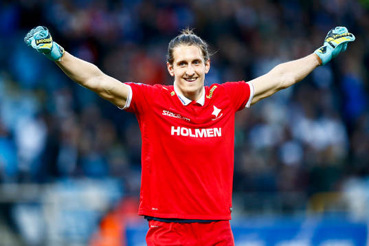 Norrköpings målvakt David Mitov Nilsson jublar