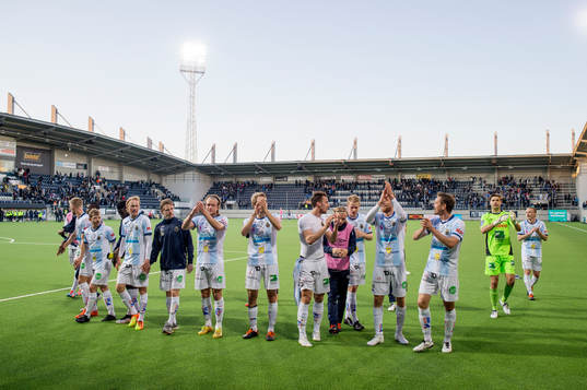 Gefles spelare jublar