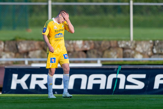 Ljungskiles Steven Old blir utvisad