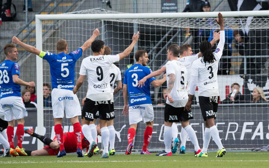 Åtvidabergs spelare jublar men målet blev bortdömt