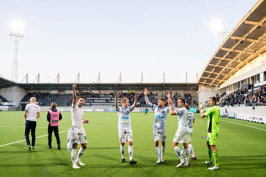 Gefles spelare jublar