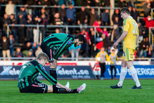 Varbergs Mats André Kaland och Ajsel Kujovic deppar
