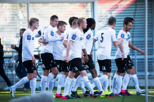 Örebros spelare jublar