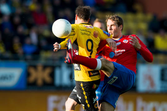 Kamp mellan Elfsborgs Lasse Nilsson och Helsingborgs