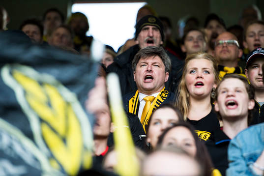 Elfsborgs ordförande Bo Johansson i supporterklacken