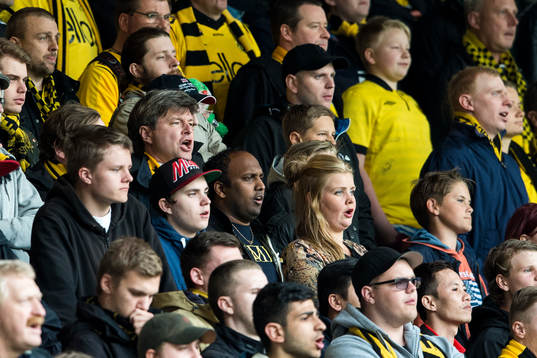 Elfsborgs ordförande Bo Johansson i supporterklacken
