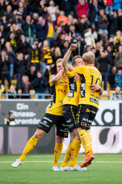 Elfsborgs Viktor Claesson kvitterar till 1-1 och jublar