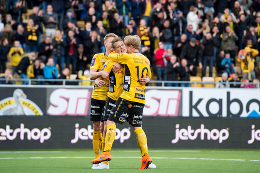 Elfsborgs Viktor Claesson kvitterar till 1-1 och jublar