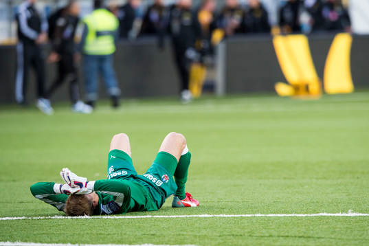 Helsingborgs målvakt Pär Hansson deppar
