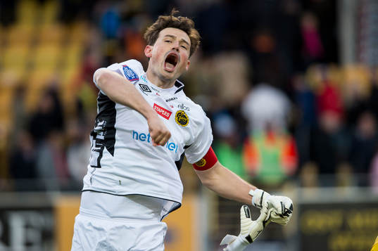 Elfsborgs målvakt Kevin Stuhr - Ellegaard jublar