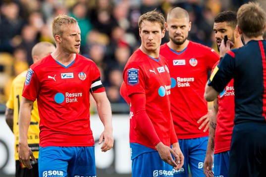 Helsingborgs Peter Larsson irriterad