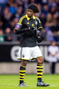 s Mohamed Bangura gestikulerar