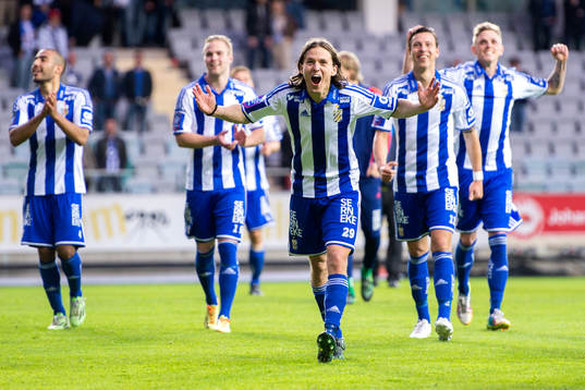 IFK Göteborgs Lasse Vibe tackar publiken