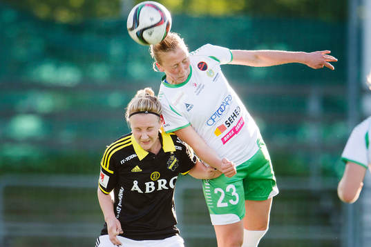 AIKs Emma Lundh och Hammarbys Julia Karlenäs