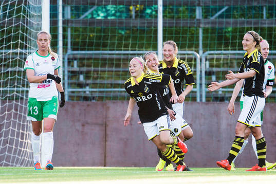 AIKs Sara Storck gör 1-0 och jublar