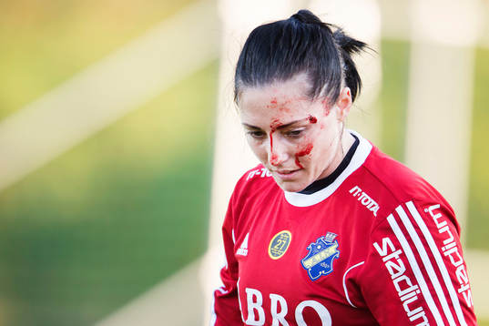 AIKs målvakt Justine Bernier  deppar