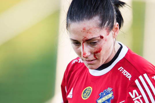 AIKs målvakt Justine Bernier  deppar