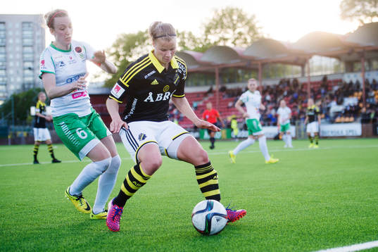 Hammarbys Olga Ekblom och AIKs Maija Saari