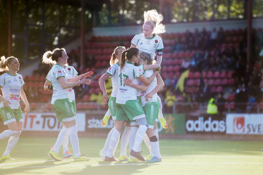 Hammarbys spelare jublar