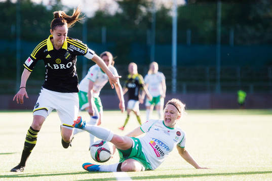 AIKs Petra Andersson och Hammarbys Katrin Schmidt