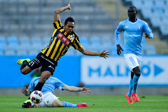 Häckens Nasiru Mohammed och Malmö FFs Oscar Lewicki