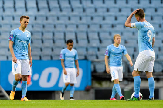 1 Malmö FFs Magnus Wolff Eikrem och Markus Rosenberg deppar