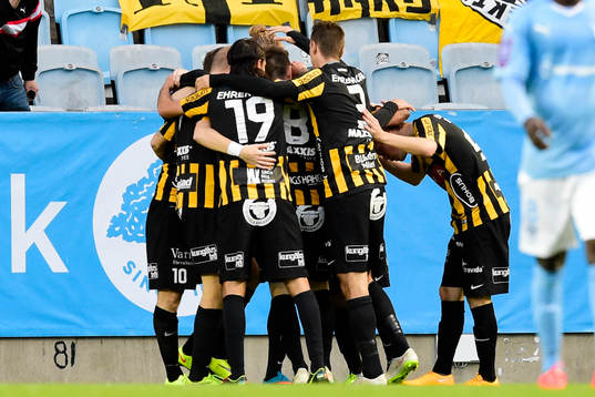 1 Häckens Samuel Gustafson jublar