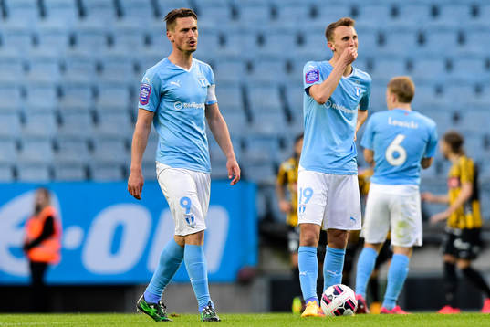 1 Malmö FFs Markus Rosenberg och Magnus Wolff Eikrem deppar