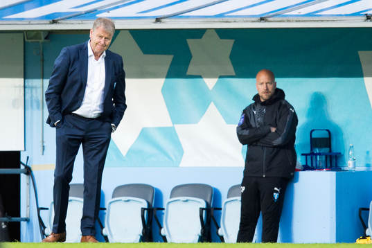 Malmö FFs tränare Åge Hareide deppar med assisterande