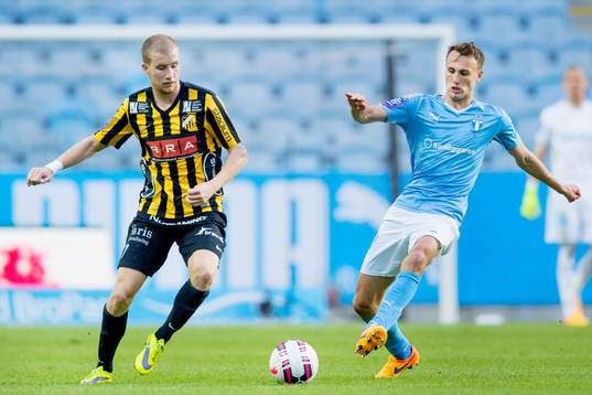 Häckens Simon Gustafson och Malmö FFs Magnus Wolff Eikrem