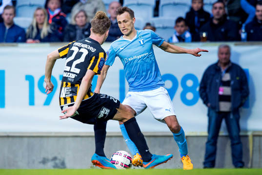 Malmö FFs Magnus Wolff Eikrem och Häckens Samuel Gustafson