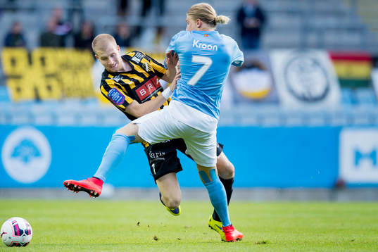 Häckens Simon Gustafson faller