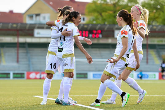Rosengårds Marta Viera Da Silva har slagit en hörna som
