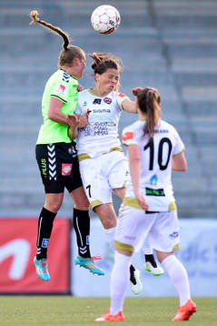 Kristianstads Therese Ivarsson och Rosengårds Sara Björk