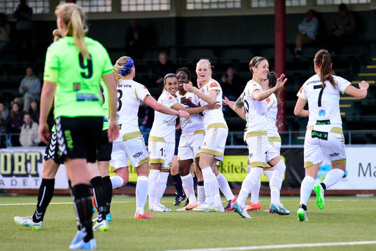 Rosengårds Anita Asante jublar