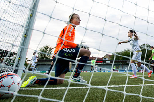 Kristianstads målvakt Brett Maron deppar och Rosengårds