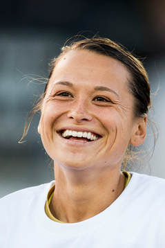 Rosengårds Alexandra Riley skrattar