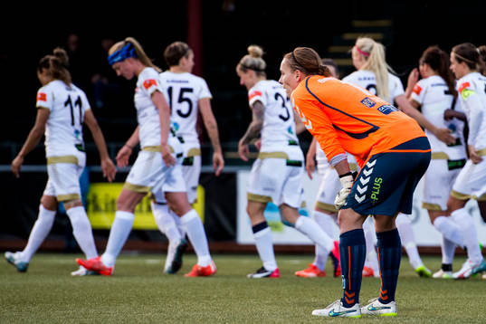 Kristianstads målvakt Brett Maron deppar