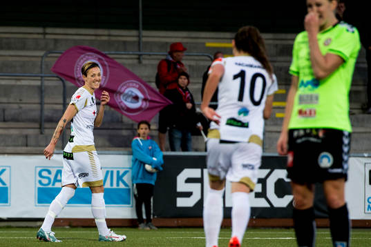 Rosengårds Therese Sjögran jublar