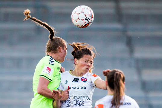 Kristianstads Therese Ivarsson och Rosengårds Sara Björk