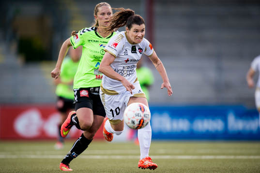 Rosengårds Ramona Bachmann jagas av Kristianstads Elin